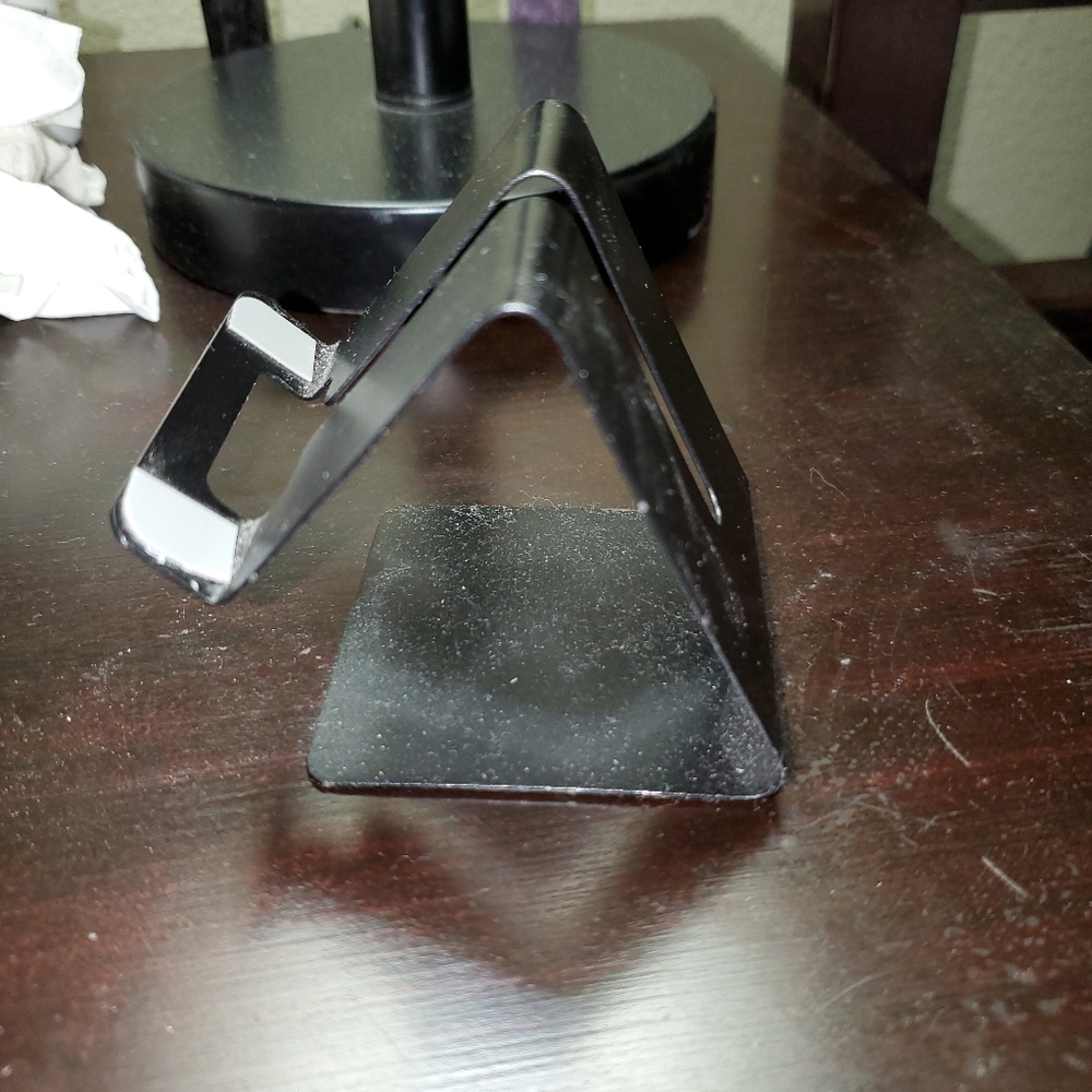 Phone stand - Picture 2 of 3